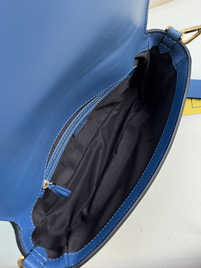 フェンディバッグ着用イメージ